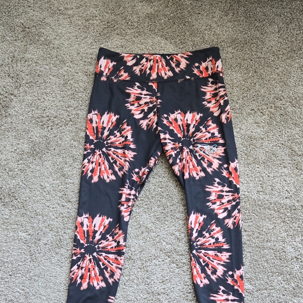 Tie-Dye Leggings. Size large. Nike